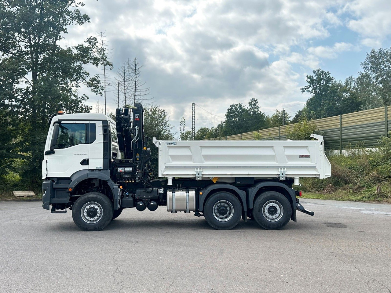 MAN TGS 28.440 6x4-4/3-Seiten- Kipper / Hiab 138-3 - Istovarivač, Kamion sa dizalicom: slika 4 MAN TGS 28.440 6x4-4/3-Seiten- Kipper / Hiab 138-3 - Istovarivač, Kamion sa dizalicom: slika 4