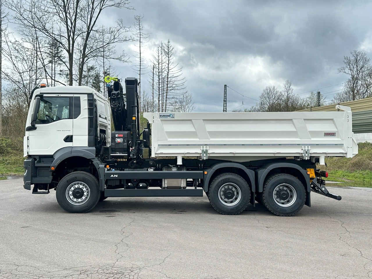 MAN TGS 33.440 6x6 /3-Seiten- Kipper / HIAB 228-4 - Istovarivač, Kamion sa dizalicom: slika 4 MAN TGS 33.440 6x6 /3-Seiten- Kipper / HIAB 228-4 - Istovarivač, Kamion sa dizalicom: slika 4