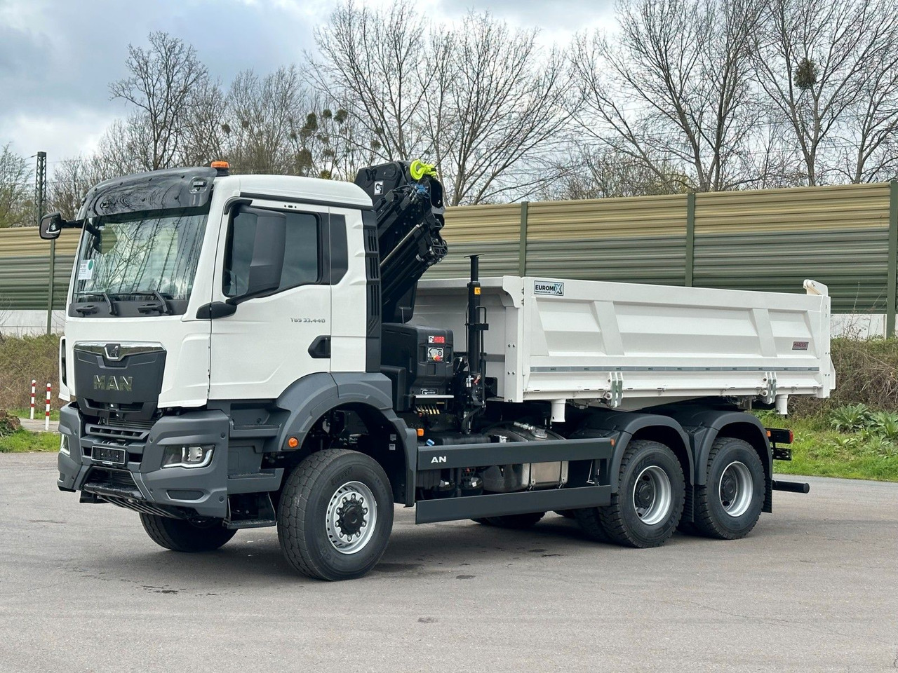 MAN TGS 33.440 6x6 /3-Seiten- Kipper / HIAB 228-4 - Istovarivač, Kamion sa dizalicom: slika 3 MAN TGS 33.440 6x6 /3-Seiten- Kipper / HIAB 228-4 - Istovarivač, Kamion sa dizalicom: slika 3