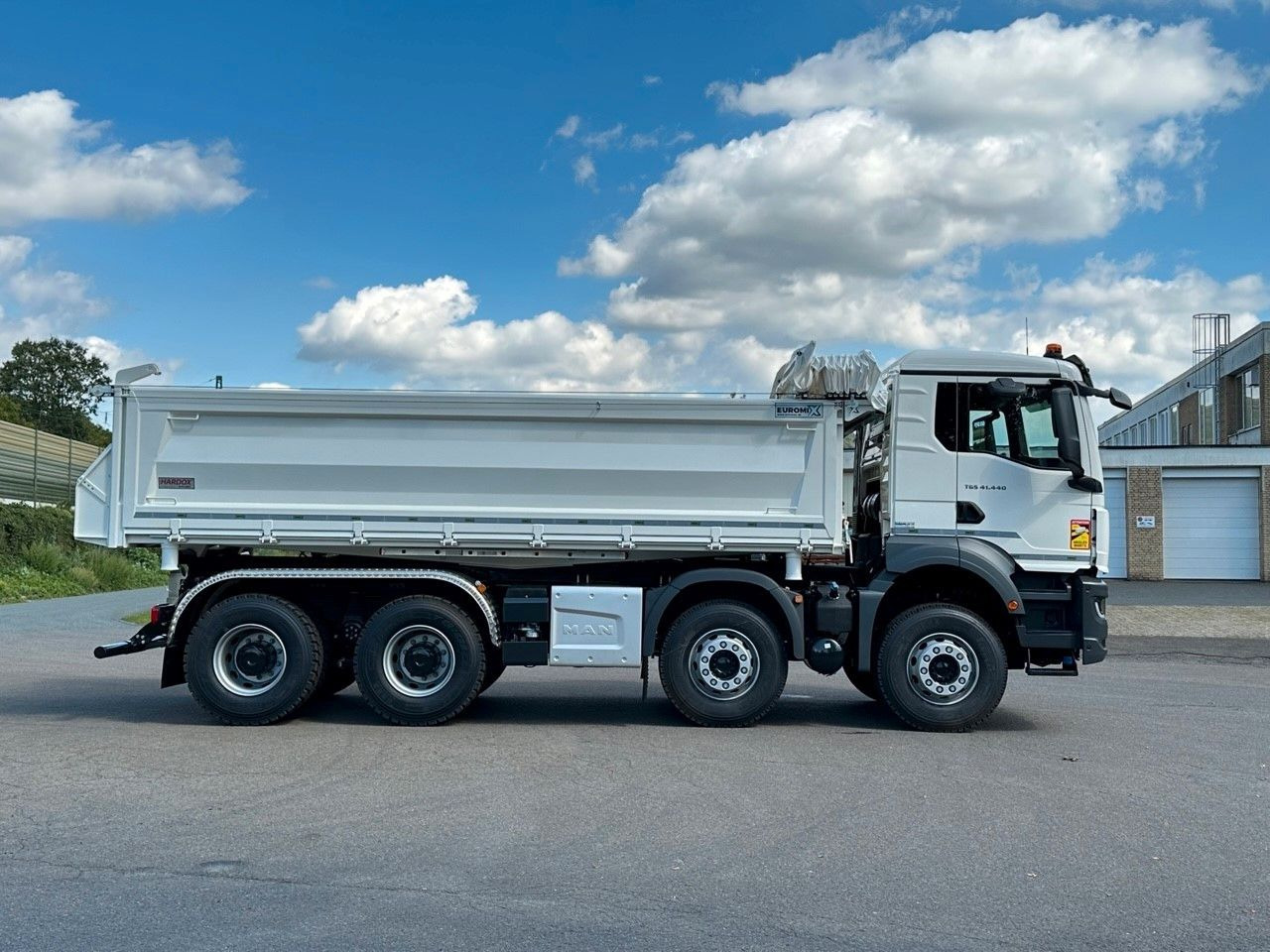 MAN TGS 41.440 8x4 EuromixMTP 3-Seiten-Kipper - Istovarivač: slika 5 MAN TGS 41.440 8x4 EuromixMTP 3-Seiten-Kipper - Istovarivač: slika 5