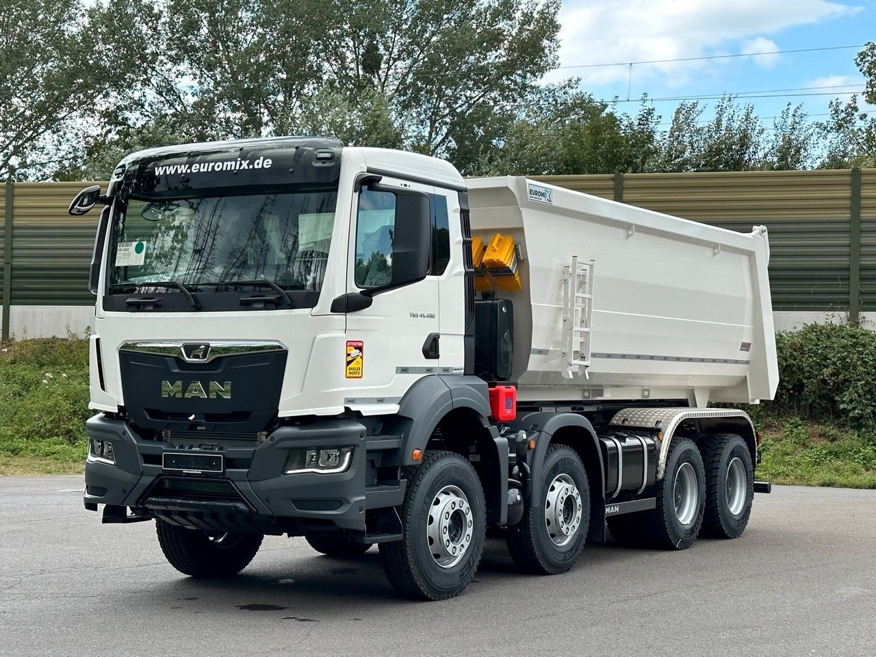 MAN TGS 41.440 8x4 EuromixMTP Mulden-Kipper - Istovarivač: slika 2 MAN TGS 41.440 8x4 EuromixMTP Mulden-Kipper - Istovarivač: slika 2