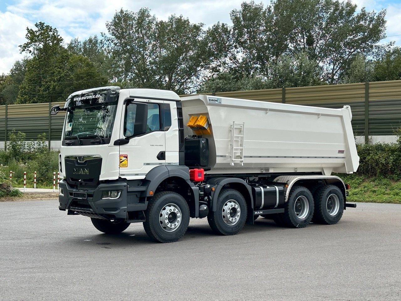 MAN TGS 41.440 8x4 EuromixMTP Mulden-Kipper - Istovarivač: slika 3 MAN TGS 41.440 8x4 EuromixMTP Mulden-Kipper - Istovarivač: slika 3
