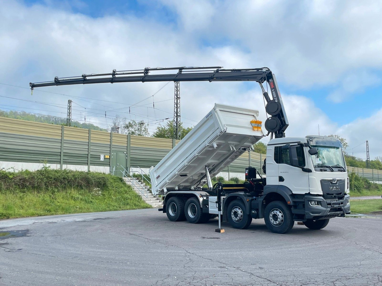 MAN TGS 41.480 8x4/Euro6e Euromix Kipper Hiab 228-6 MAN TGS 41.480 8x4/Euro6e Euromix Kipper Hiab 228-6 - Kamion sa dizalicom, Istovarivač: slika 1 MAN TGS 41.480 8x4/Euro6e Euromix Kipper Hiab 228-6 MAN TGS 41.480 8x4/Euro6e Euromix Kipper Hiab 228-6 - Kamion sa dizalicom, Istovarivač: slika 1