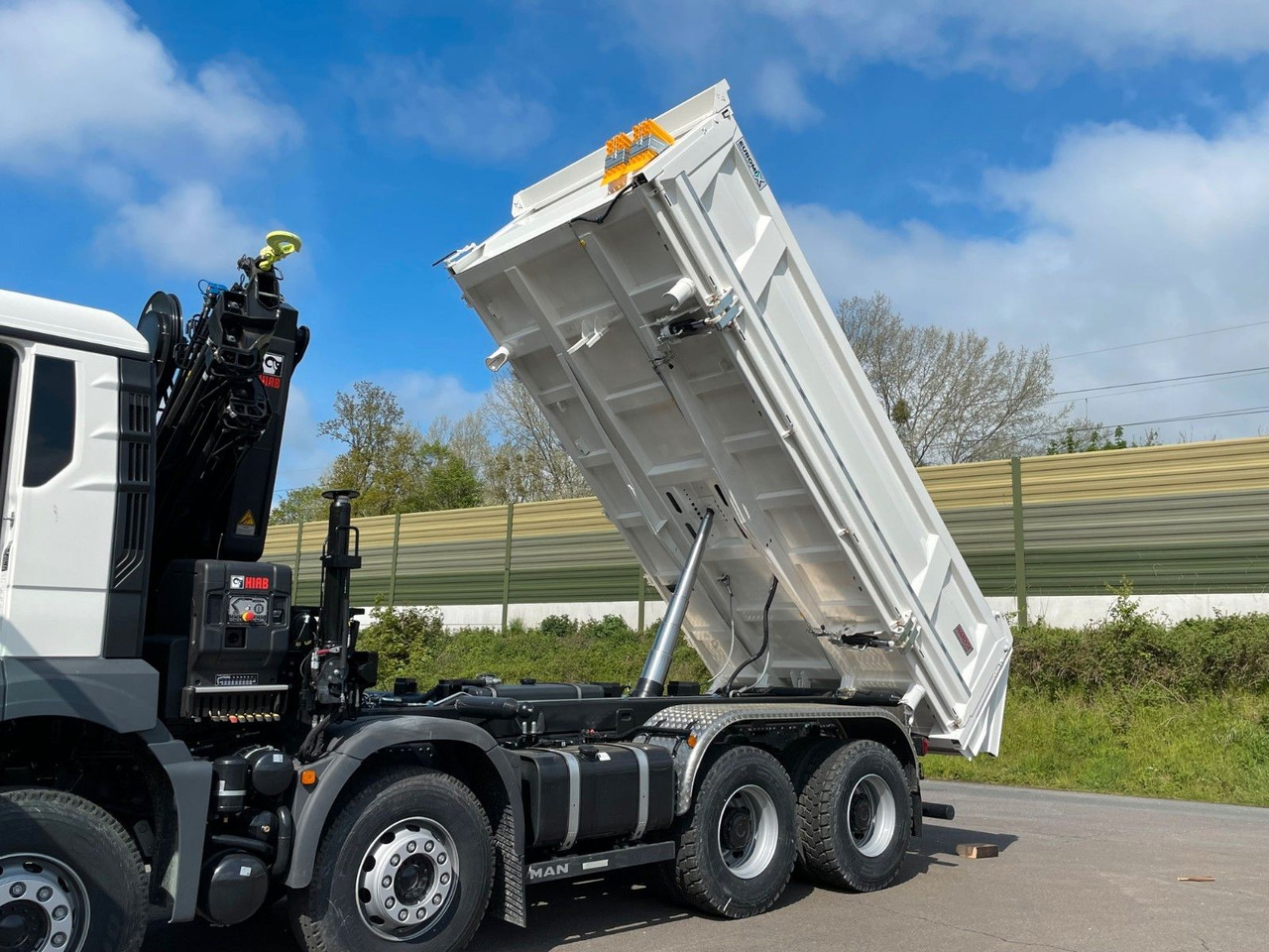 Istovarivač, Kamion sa dizalicom novi MAN TGS 41.480 8x4/Euro6e Euromix Kipper Hiab 228-6 MAN TGS 41.480 8x4/Euro6e Euromix Kipper Hiab 228-6: slika 22