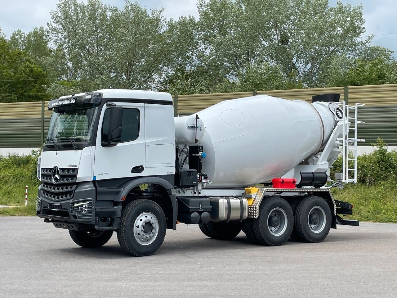 Mercedes-Benz 3348 6X4 Arcos 5 EuromixMTP EM 9 R - Mikser za beton: slika 1 Mercedes-Benz 3348 6X4 Arcos 5 EuromixMTP EM 9 R - Mikser za beton: slika 1