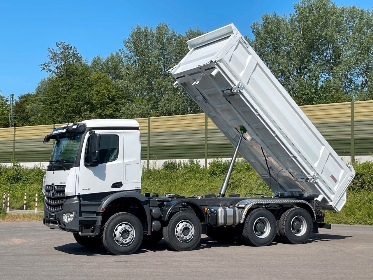 Mercedes-Benz 4145 8X4 Euromix EMT 3-Seiten-Kipper Mercedes-Benz 4145 8X4 Euromix EMT 3-Seiten-Kipper - Istovarivač: slika 1 Mercedes-Benz 4145 8X4 Euromix EMT 3-Seiten-Kipper Mercedes-Benz 4145 8X4 Euromix EMT 3-Seiten-Kipper - Istovarivač: slika 1