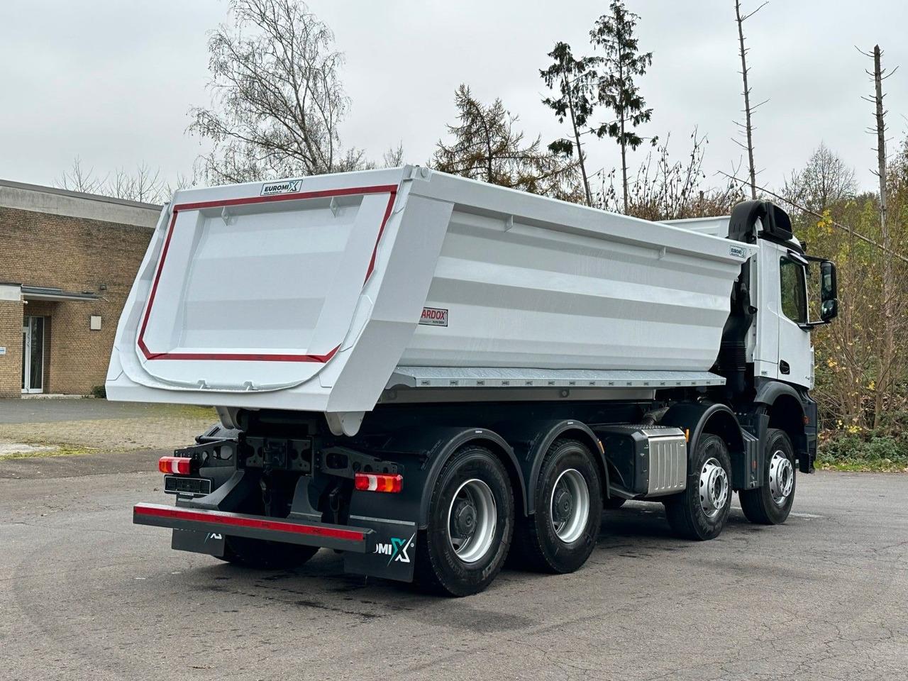 Mercedes-Benz AROCS 5 4145 8X4 E6e EuromixMTP 18m³ Kipper Mercedes-Benz AROCS 5 4145 8X4 E6e EuromixMTP 18m³ Kipper - Istovarivač: slika 5 Mercedes-Benz AROCS 5 4145 8X4 E6e EuromixMTP 18m³ Kipper Mercedes-Benz AROCS 5 4145 8X4 E6e EuromixMTP 18m³ Kipper - Istovarivač: slika 5