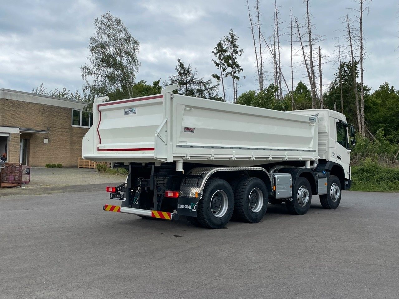 Volvo FMX 460 8x4 / WECHSELSYSTEM KIPPER+MISCHER Volvo FMX 460 8x4 / WECHSELSYSTEM KIPPER+MISCHER - Mikser za beton: slika 5 Volvo FMX 460 8x4 / WECHSELSYSTEM KIPPER+MISCHER Volvo FMX 460 8x4 / WECHSELSYSTEM KIPPER+MISCHER - Mikser za beton: slika 5