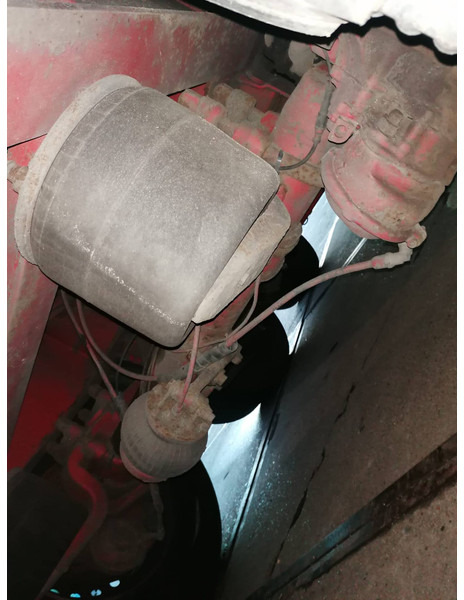 Curtain semi-trailer with used aboveground 2700 &4850L tanks Gas, Gaz, LPG, GPL, Propane, Butane tank ID 8.370 - Poluprikolica cisterna: slika 4 Curtain semi-trailer with used aboveground 2700 &4850L tanks Gas, Gaz, LPG, GPL, Propane, Butane tank ID 8.370 - Poluprikolica cisterna: slika 4