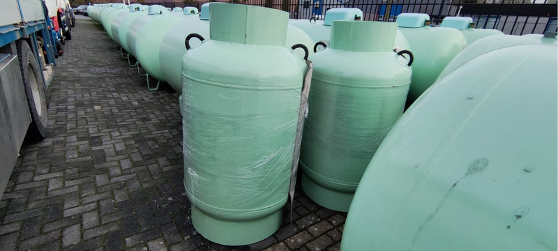 De Visser Propaan/Butaan verticaal LPG tank 500 L (0,25 tons) vertical Propaan/Butaan LPG tank 500 L (0,25 tons) Gastank Ø 800 including tank fittings hoogte 1500 mm - Rezervoar za gorivo: slika 2 De Visser Propaan/Butaan verticaal LPG tank 500 L (0,25 tons) vertical Propaan/Butaan LPG tank 500 L (0,25 tons) Gastank Ø 800 including tank fittings hoogte 1500 mm - Rezervoar za gorivo: slika 2