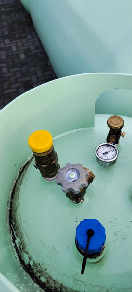 De Visser Propaan/Butaan verticaal LPG tank 500 L (0,25 tons) vertical Propaan/Butaan LPG tank 500 L (0,25 tons) Gastank Ø 800 including tank fittings hoogte 1500 mm - Rezervoar za gorivo: slika 3 De Visser Propaan/Butaan verticaal LPG tank 500 L (0,25 tons) vertical Propaan/Butaan LPG tank 500 L (0,25 tons) Gastank Ø 800 including tank fittings hoogte 1500 mm - Rezervoar za gorivo: slika 3