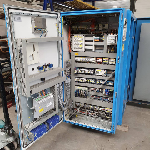 ZIEGLER Generator, WKK, M.A.N. motor (E0834) 50 KW electric/ 80KW thermic 1500 RPM 4 cylinders Sound muted - Kompresor za vazduh: slika 2 ZIEGLER Generator, WKK, M.A.N. motor (E0834) 50 KW electric/ 80KW thermic 1500 RPM 4 cylinders Sound muted - Kompresor za vazduh: slika 2