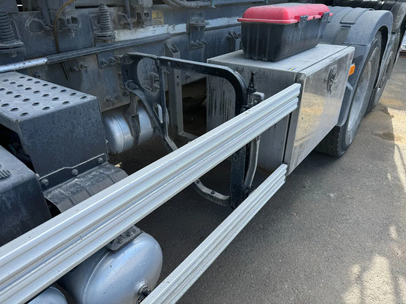 Volvo FM 370 6x2*4, 8m3 Mixer with Hyrdaulic slide, 2016 - Mikser za beton: slika 5 Volvo FM 370 6x2*4, 8m3 Mixer with Hyrdaulic slide, 2016 - Mikser za beton: slika 5