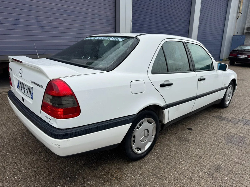 Mercedes-Benz C-Klasse **C250DIESEL** - Limuzina: slika 4 Mercedes-Benz C-Klasse **C250DIESEL** - Limuzina: slika 4