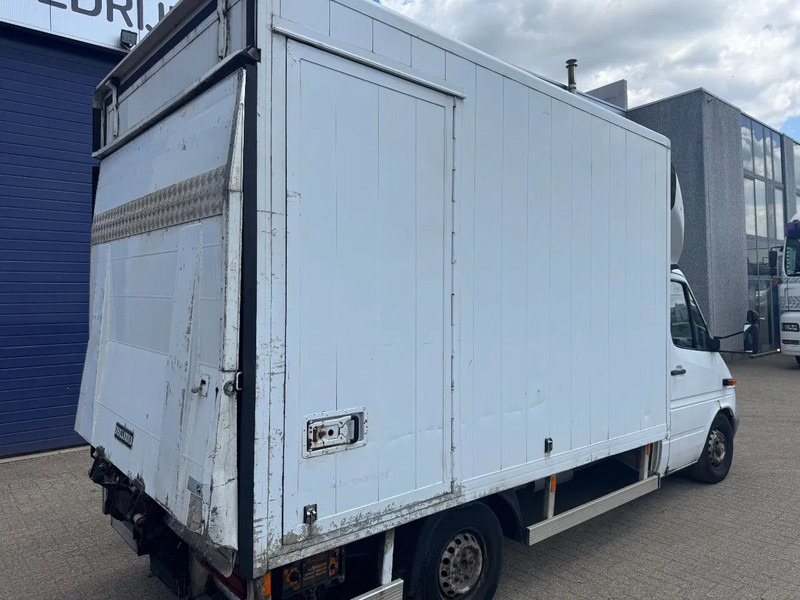 Mercedes-Benz Sprinter 313 **BOX+LIFT** - Dostavno vozilo sa zatvorenim sandukom: slika 5 Mercedes-Benz Sprinter 313 **BOX+LIFT** - Dostavno vozilo sa zatvorenim sandukom: slika 5