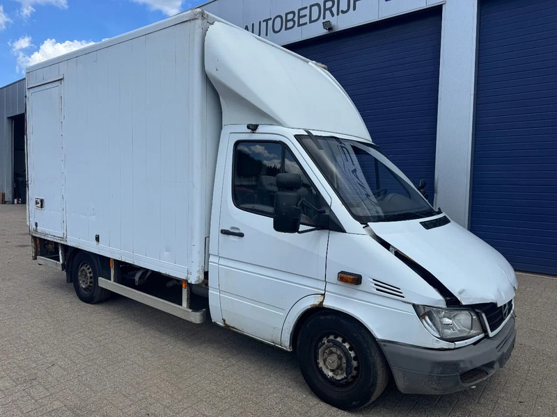 Mercedes-Benz Sprinter 313 **BOX+LIFT** - Dostavno vozilo sa zatvorenim sandukom: slika 3 Mercedes-Benz Sprinter 313 **BOX+LIFT** - Dostavno vozilo sa zatvorenim sandukom: slika 3