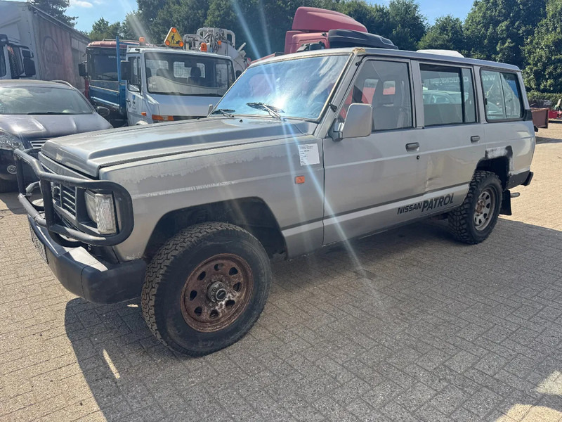 Nissan Patrol **LONG CHASSIS-7 SEATER** - Automobil: slika 2 Nissan Patrol **LONG CHASSIS-7 SEATER** - Automobil: slika 2