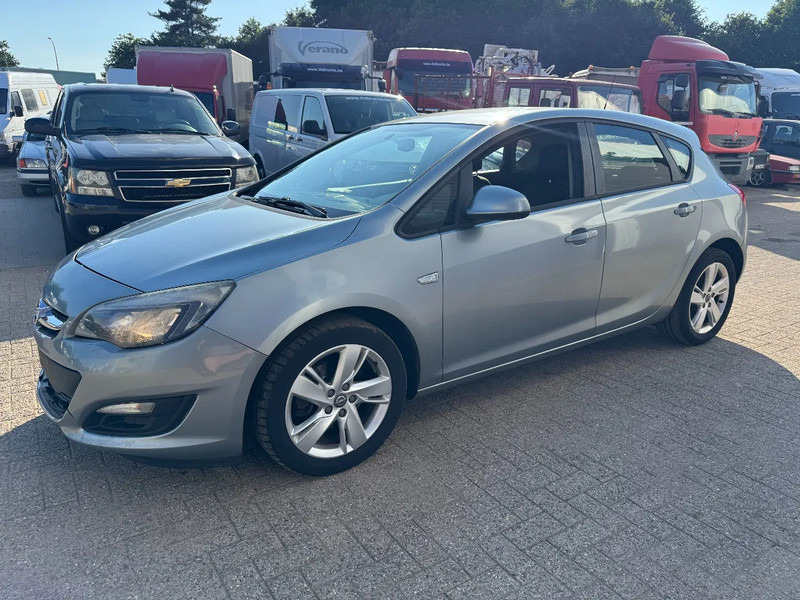 Opel Astra **EURO5-AIRCO** - Limuzina: slika 1 Opel Astra **EURO5-AIRCO** - Limuzina: slika 1