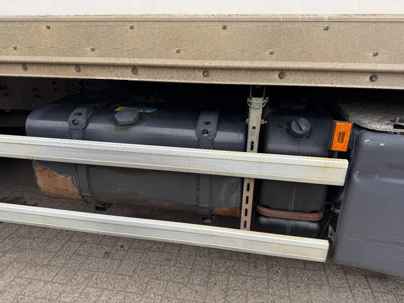 Scania P320 **6X2-STEERING AXXLE** - Kamion sa zatvorenim sandukom: slika 4 Scania P320 **6X2-STEERING AXXLE** - Kamion sa zatvorenim sandukom: slika 4