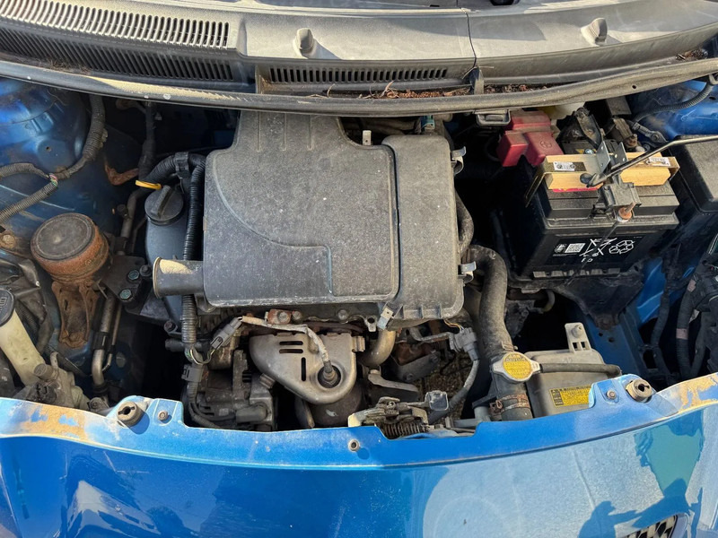 Hečbek Toyota Yaris **PETROL-ESSENCE-AC**: slika 14