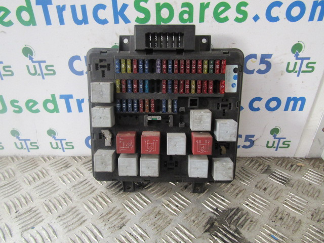 DAF CF65 FUSEBOARD 151023 020406 - Električni sistem za Kamion: slika 1 DAF CF65 FUSEBOARD 151023 020406 - Električni sistem za Kamion: slika 1