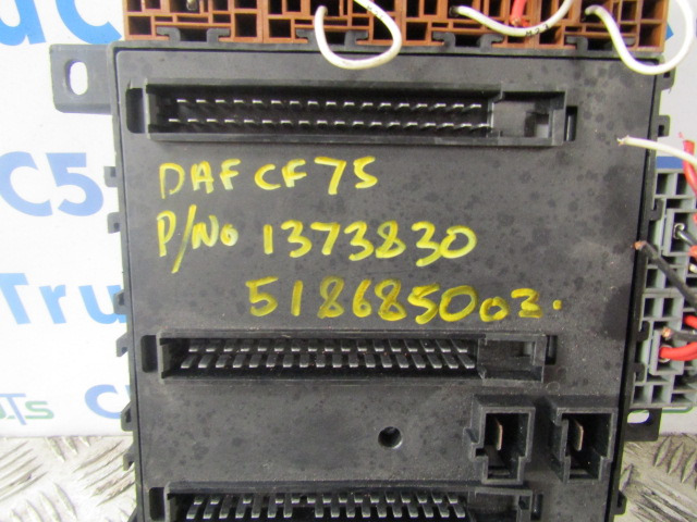 DAF CF75 FUSE BOARD 1373830 - Električni sistem za Kamion: slika 2 DAF CF75 FUSE BOARD 1373830 - Električni sistem za Kamion: slika 2