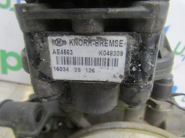 DAF LF 220 ‘KNORR BREMSE’ AIR DRYER P/NO K048309/AE4563 - Kabina i enterijer za Kamion: slika 4 DAF LF 220 ‘KNORR BREMSE’ AIR DRYER P/NO K048309/AE4563 - Kabina i enterijer za Kamion: slika 4