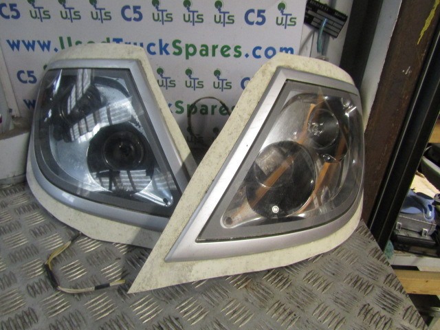 DAF XF EURO 5 SUPER SPACE ROOF LIGHT (PAIR) - Električni sistem za Kamion: slika 1 DAF XF EURO 5 SUPER SPACE ROOF LIGHT (PAIR) - Električni sistem za Kamion: slika 1