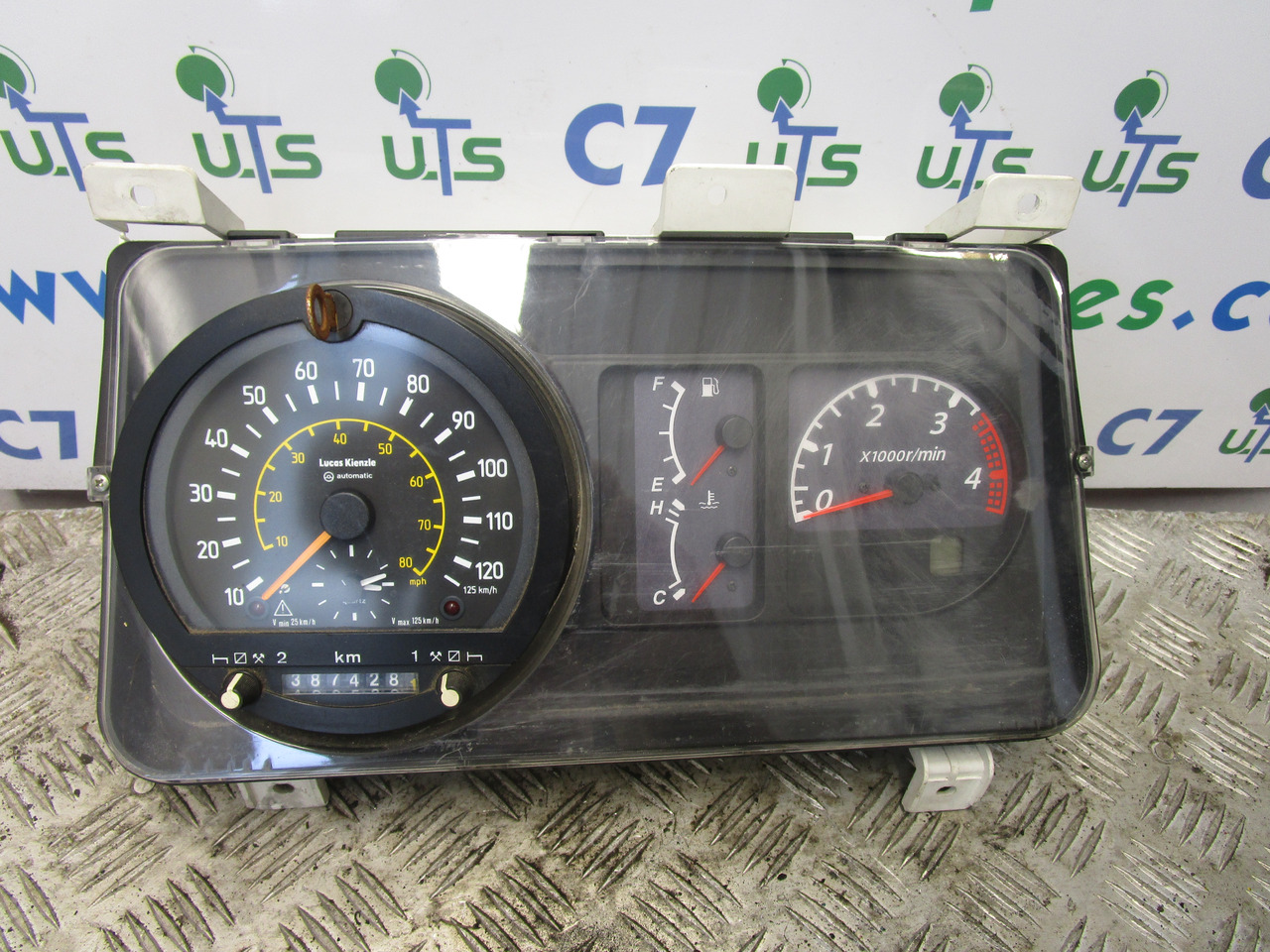 ISUZU NQR CLOCK CLUSTER AND TACHO P/NO 8981248920 - Električni sistem za Kamion: slika 1 ISUZU NQR CLOCK CLUSTER AND TACHO P/NO 8981248920 - Električni sistem za Kamion: slika 1