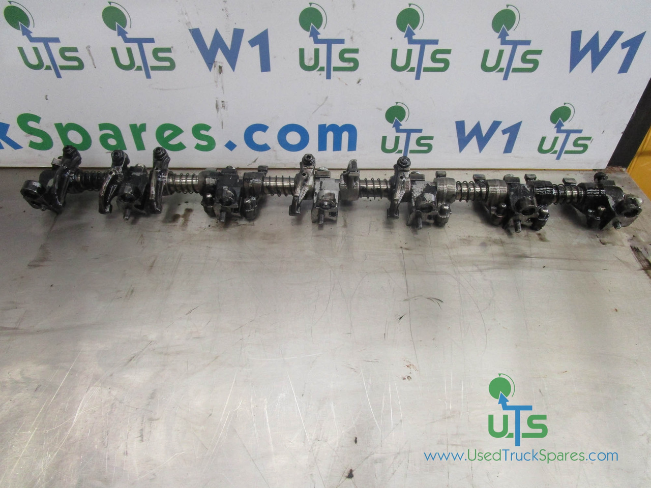 MERCEDES 1323/1823/2528 ROCKER SHAFT - Motor i delovi za Kamion: slika 1 MERCEDES 1323/1823/2528 ROCKER SHAFT - Motor i delovi za Kamion: slika 1