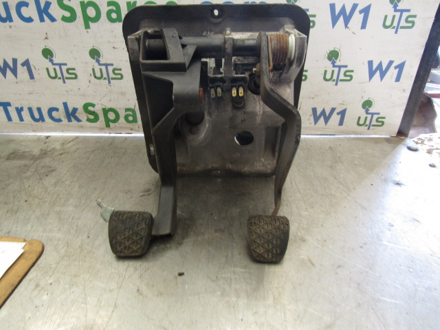 MERCEDES ATEGO 815 CLUTCH / BRAKE PEDAL CLUSTER - Delovi kočnica za Kamion: slika 2 MERCEDES ATEGO 815 CLUTCH / BRAKE PEDAL CLUSTER - Delovi kočnica za Kamion: slika 2