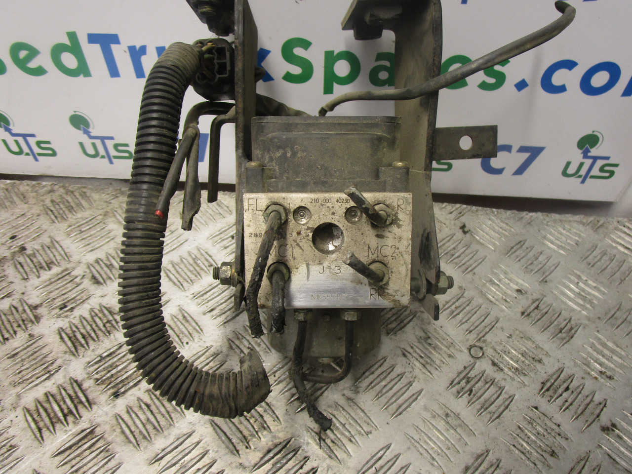 MITSUBISHI FUSO / CANTER ABS PUMP P/NO MK355141 - Delovi kočnica za Kamion: slika 1 MITSUBISHI FUSO / CANTER ABS PUMP P/NO MK355141 - Delovi kočnica za Kamion: slika 1