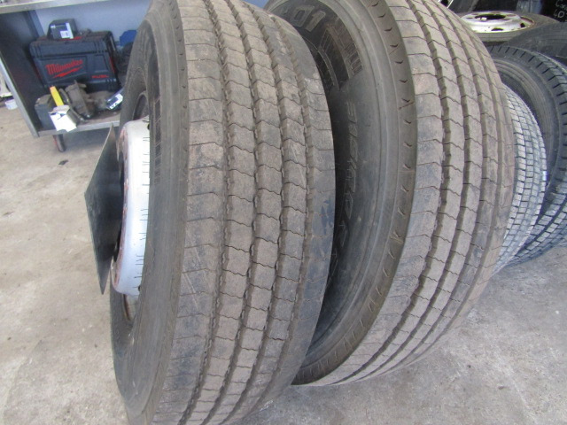 PIRELLI 315/80/22.5 FRONT 2022 ALMOST NEW ONLY 1000KM COMPLETE ON RIMS - Guma za Kamion: slika 2 PIRELLI 315/80/22.5 FRONT 2022 ALMOST NEW ONLY 1000KM COMPLETE ON RIMS - Guma za Kamion: slika 2