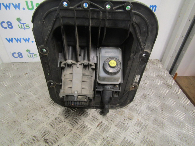 RENAULT MIDLUM DCI PEDAL BOX INC BRAKE VALVE + CLUTCH CYLINDER - Kabina i enterijer za Kamion: slika 3 RENAULT MIDLUM DCI PEDAL BOX INC BRAKE VALVE + CLUTCH CYLINDER - Kabina i enterijer za Kamion: slika 3