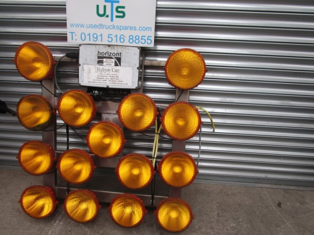 ROAD TRAFFIC MANAGEMENT LIGHTING SET - Električni sistem za Korisno/ Posebno vozilo: slika 2 ROAD TRAFFIC MANAGEMENT LIGHTING SET - Električni sistem za Korisno/ Posebno vozilo: slika 2