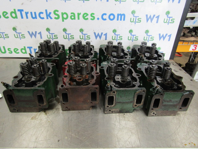 SCANIA 144/164 V8 CYLINDER HEAD - Motor i delovi za Kamion: slika 1 SCANIA 144/164 V8 CYLINDER HEAD - Motor i delovi za Kamion: slika 1
