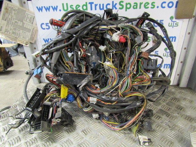 SCANIA P94 COMPLETE CAB HARNESS - Kabina i enterijer za Kamion: slika 1 SCANIA P94 COMPLETE CAB HARNESS - Kabina i enterijer za Kamion: slika 1