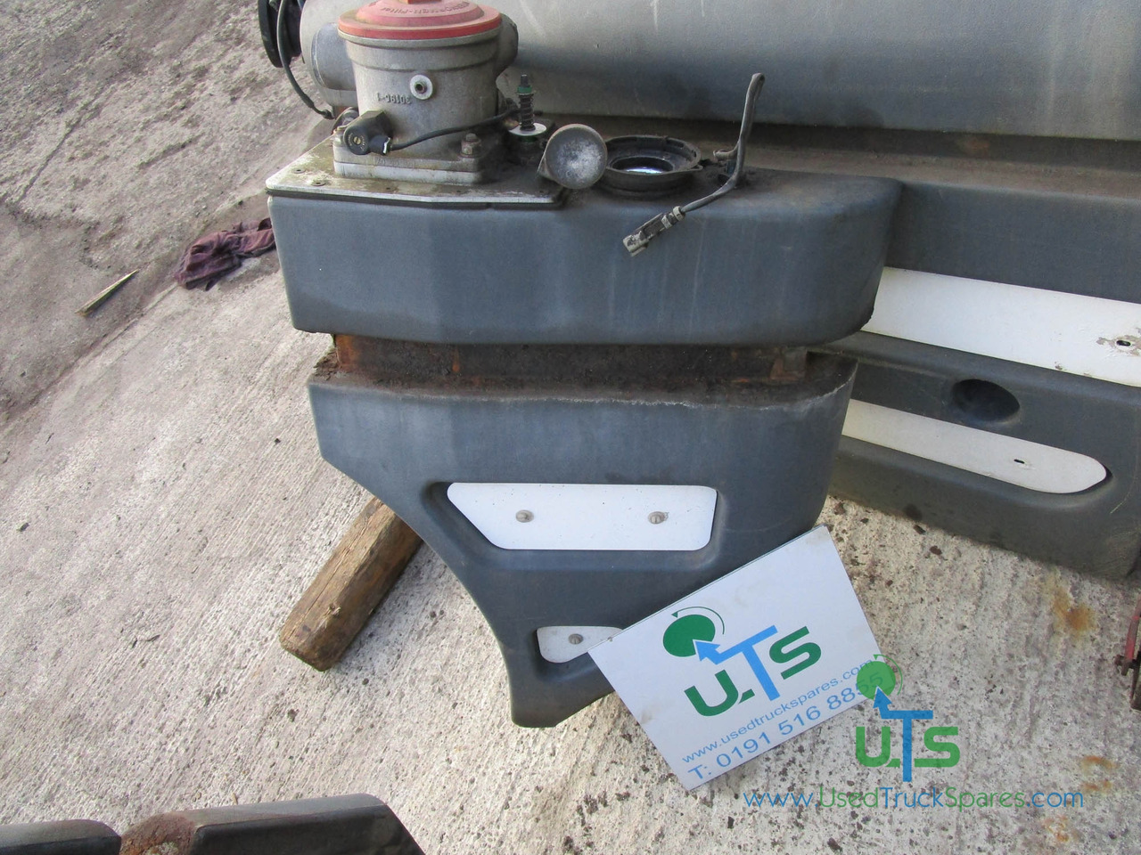 SCHMIDT SWINGO 200 HYDRAULIC TANK - Hidraulični rezervoar za Korisno/ Posebno vozilo: slika 1 SCHMIDT SWINGO 200 HYDRAULIC TANK - Hidraulični rezervoar za Korisno/ Posebno vozilo: slika 1