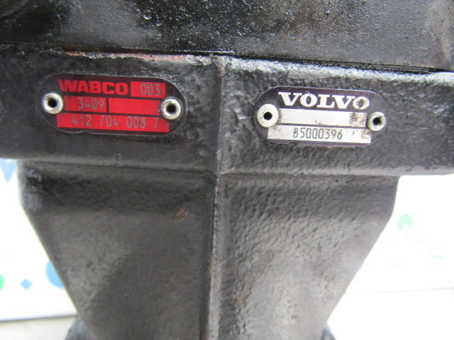 VOLVO FH D12D COMPRESSOR ‘WABCO’ P/NO’S 85000396/412 704 008 7 - Motor i delovi za Kamion: slika 3 VOLVO FH D12D COMPRESSOR ‘WABCO’ P/NO’S 85000396/412 704 008 7 - Motor i delovi za Kamion: slika 3