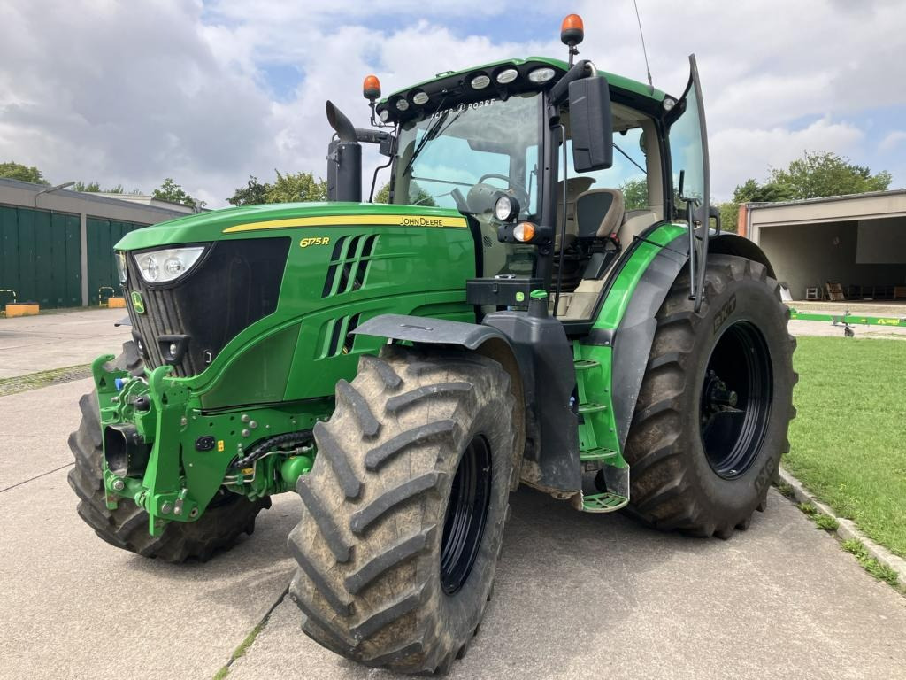 John Deere 6215R - Traktor: slika 1 John Deere 6215R - Traktor: slika 1