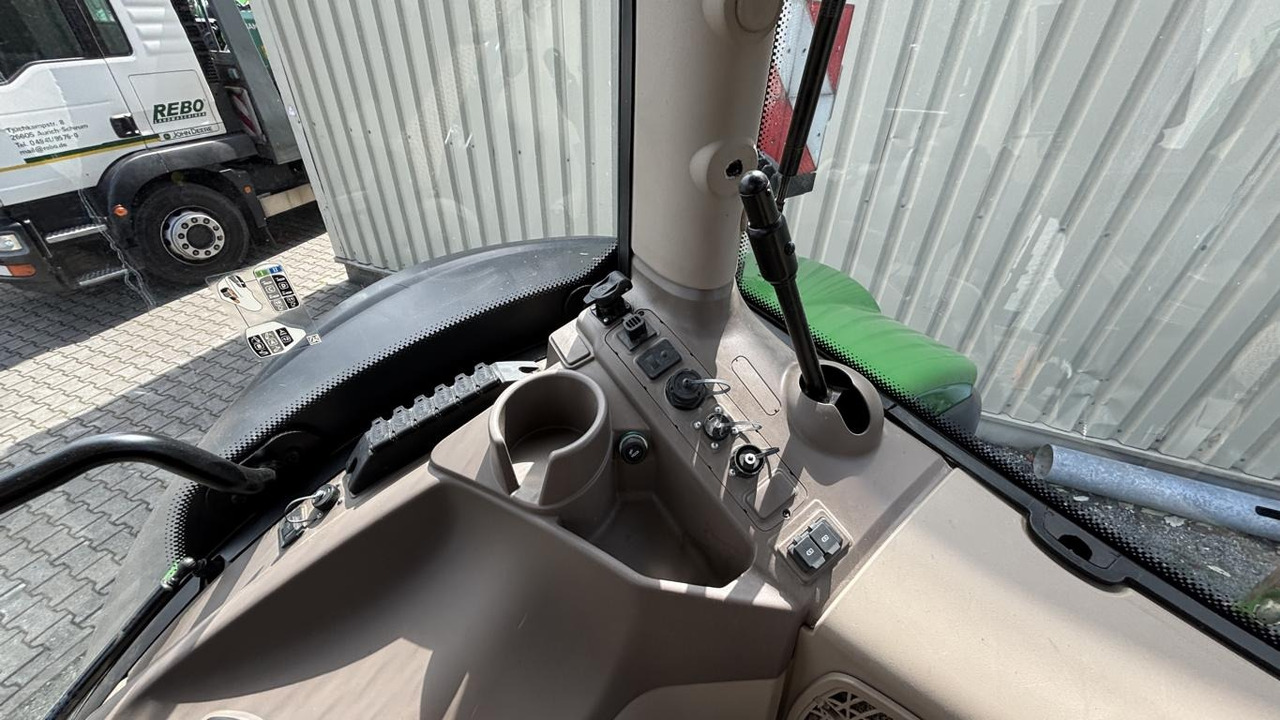 John Deere 6R195 - Traktor: slika 4 John Deere 6R195 - Traktor: slika 4