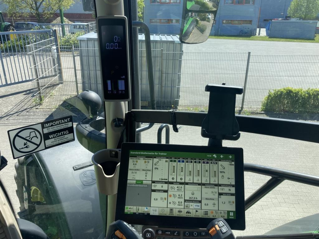 John Deere 6R215 - Traktor: slika 3 John Deere 6R215 - Traktor: slika 3