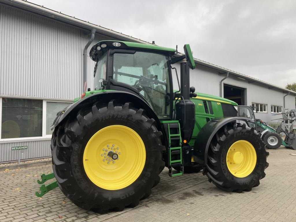 John Deere 6R250 - Traktor: slika 2 John Deere 6R250 - Traktor: slika 2