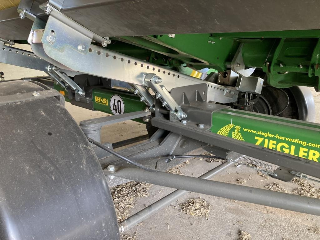 John Deere HD35X MY24 - Kombinovani kombajn: slika 4 John Deere HD35X MY24 - Kombinovani kombajn: slika 4