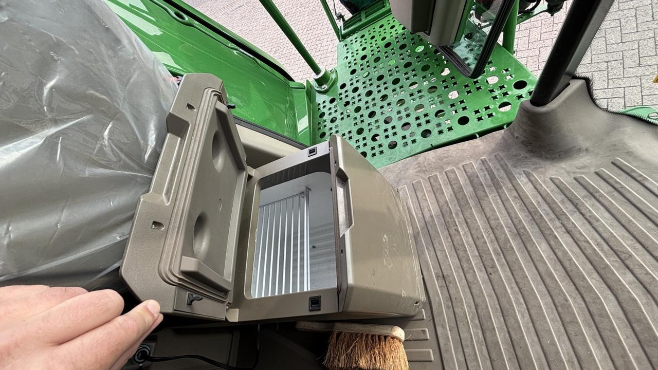 John Deere MÄHDRESCHER T5700 MY25 - Kombinovani kombajn: slika 3 John Deere MÄHDRESCHER T5700 MY25 - Kombinovani kombajn: slika 3