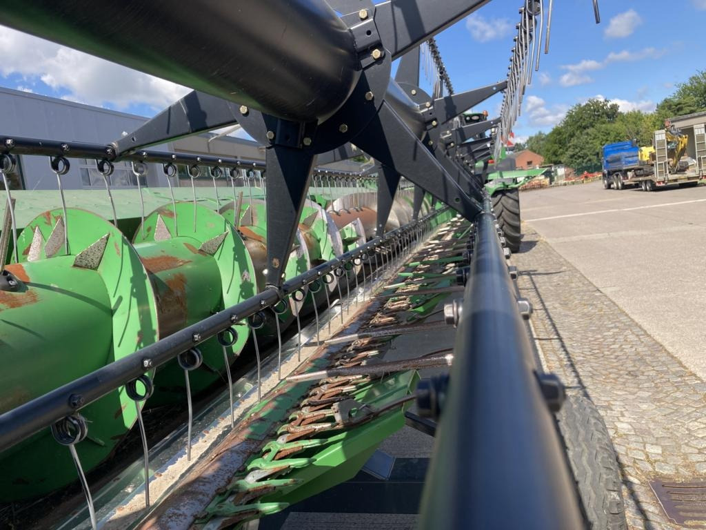 John Deere SCHNEIDWERK 630X - Kombinovani kombajn: slika 4 John Deere SCHNEIDWERK 630X - Kombinovani kombajn: slika 4