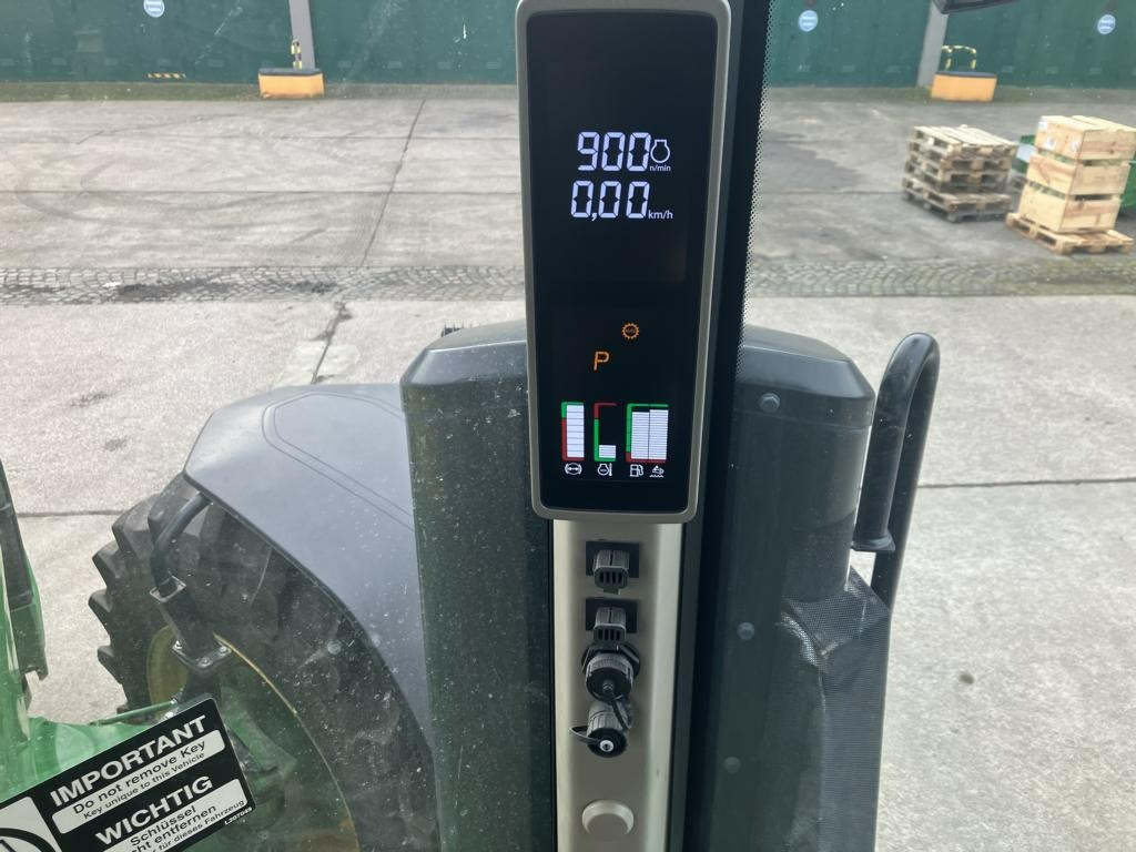 Traktor novi John Deere TRAKTOR 8R410: slika 15 Traktor novi John Deere TRAKTOR 8R410: slika 15