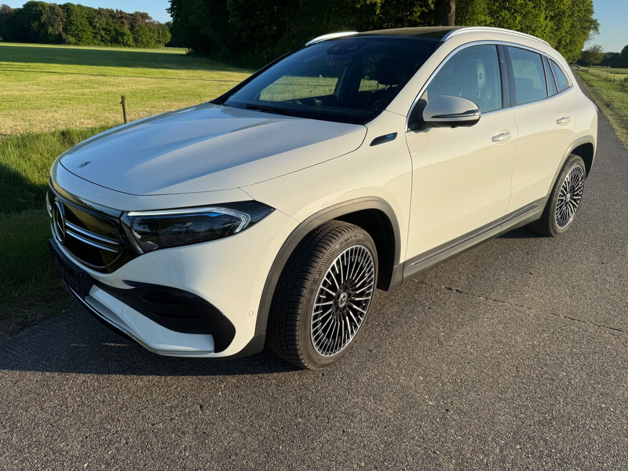 Mercedes-Benz EQA 250 AMG / Panorama / Camera / - Limuzina: slika 1 Mercedes-Benz EQA 250 AMG / Panorama / Camera / - Limuzina: slika 1