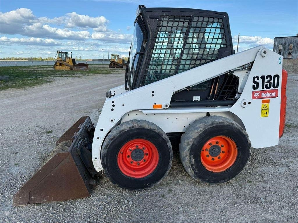 Bobcat S130 - Mini utovarivač: slika 3 Bobcat S130 - Mini utovarivač: slika 3