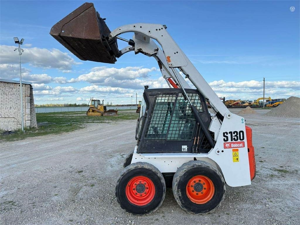 Bobcat S130 - Mini utovarivač: slika 4 Bobcat S130 - Mini utovarivač: slika 4